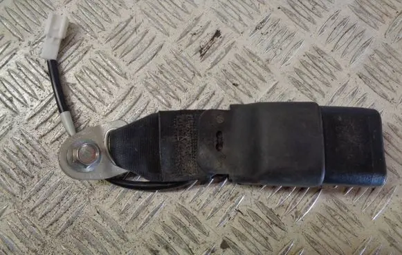 Nissan Pulsar Rear seatbelt buckle 6284224