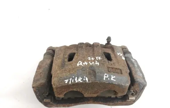 Toyota RAV 4 (XA40) Front brake caliper