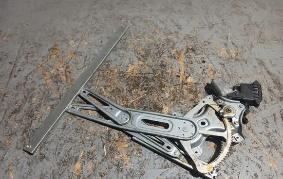Toyota Avensis T270 Rear door window regulator with motor 8570102010