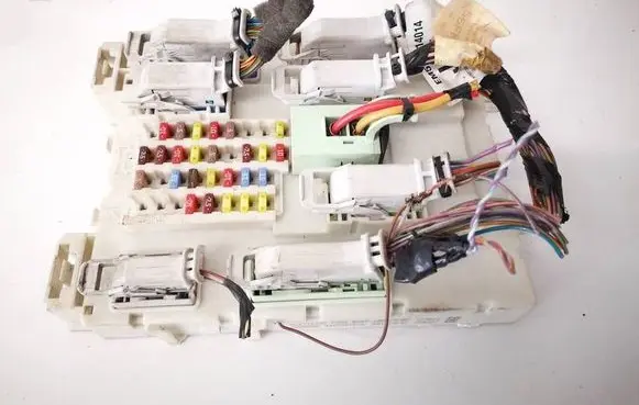 Ford Focus Fuse box set dv6t14a073dh