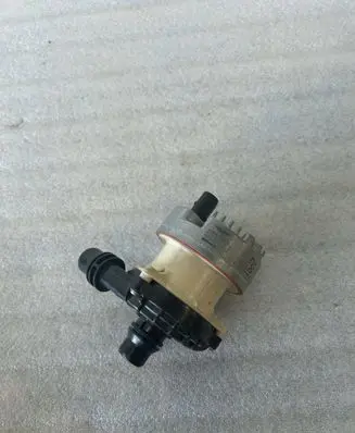 Aston Martin Vantage IV Water pump HY53-8B591-AC