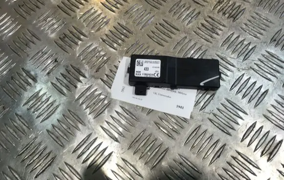 Opel Insignia A Door central lock control unit/module 13501980