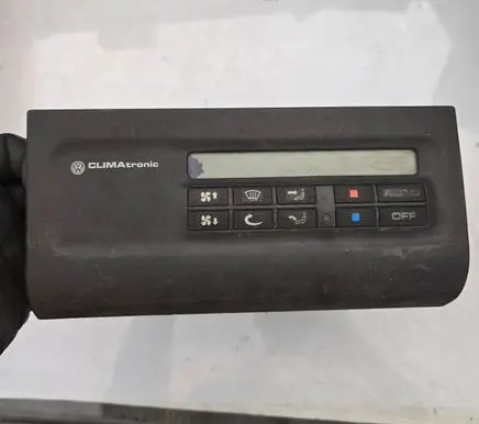 Volkswagen PASSAT B4 Climate control unit 3A0907044 9BG72496100 5HB7223