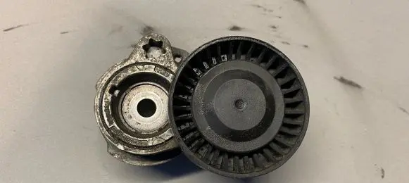 BMW 7 E65 E66 Generator/alternator belt tensioner F238415