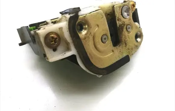 Mitsubishi Grandis Front door lock