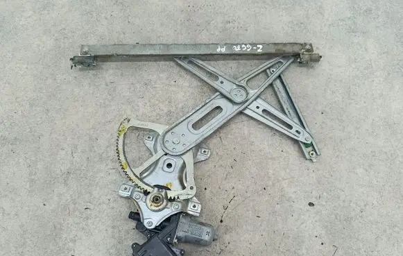 Toyota Avensis T270 Front door window regulator with motor