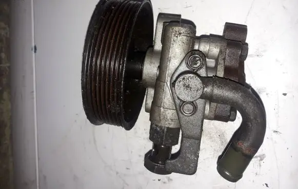 KIA Sorento Power steering pump