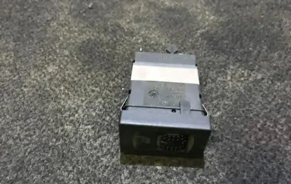 Volkswagen PASSAT B5 Seat heating switch 3b0963563c