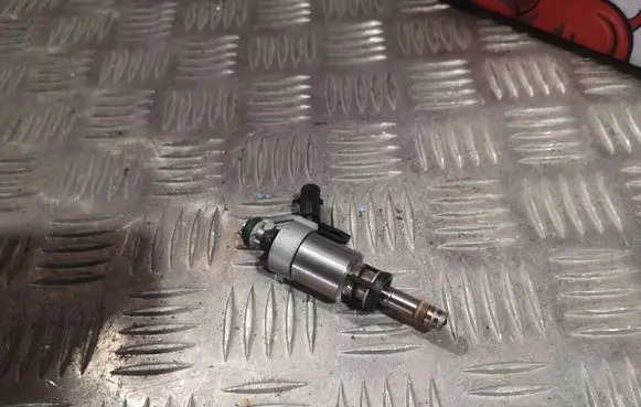 Audi Q5 SQ5 Fuel injector 261500272