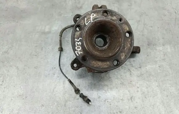Renault Master II Front wheel hub spindle knuckle