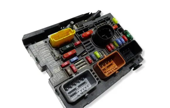 Citroen C4 I Picasso Fuse module 9664705980