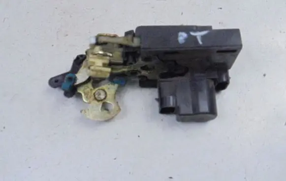 Chevrolet Tacuma Rear door lock