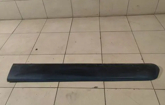Volvo XC70 Front door trim (molding) 9190883