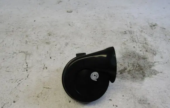Audi A4 S4 B7 8E 8H Horn signal 8E0951221