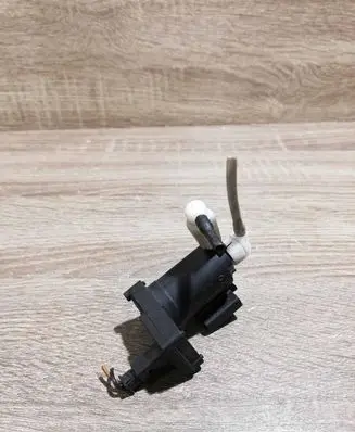 Mercedes-Benz C W203 Turbo solenoid valve A2038000178