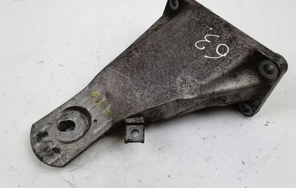 BMW 5 E60 E61 Engine mounting bracket 6761150