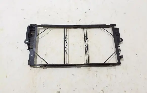 Volvo S60 Radiator mount bracket 31368234
