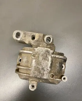 Volkswagen PASSAT B6 Engine mount bracket 1K0199262