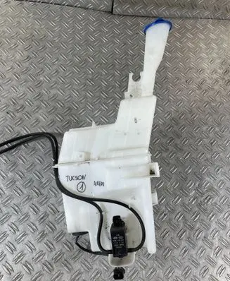 Hyundai Tucson TL Windshield washer fluid reservoir/tank 