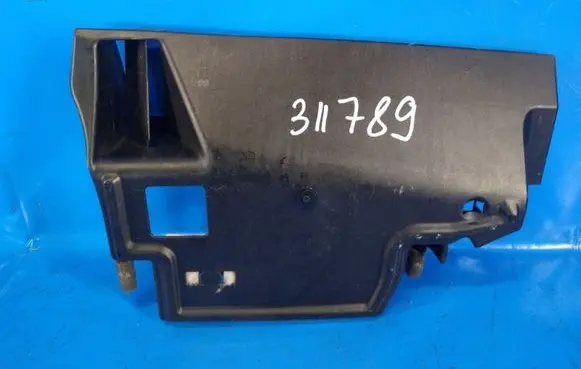 Toyota Prius (XW20) Radio/GPS head unit trim 5560747020