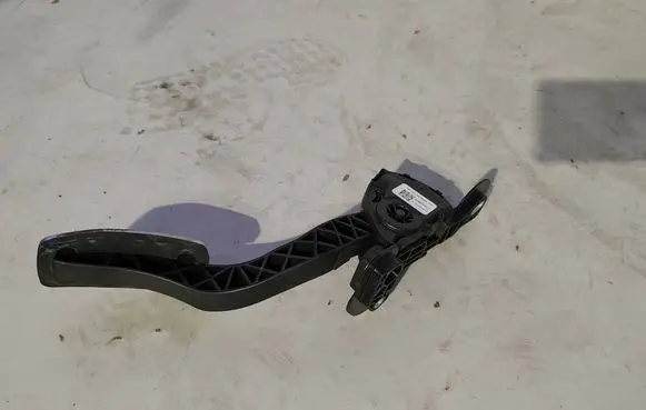 Tesla Model S Accelerator throttle pedal 6PV933370-17