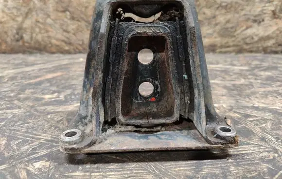 Mercedes-Benz SL R107 Rear differential mounting bracket 