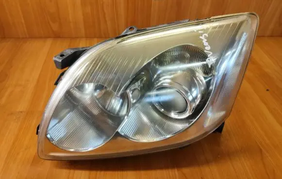 Toyota Avensis T250 Headlight/headlamp Koito0543