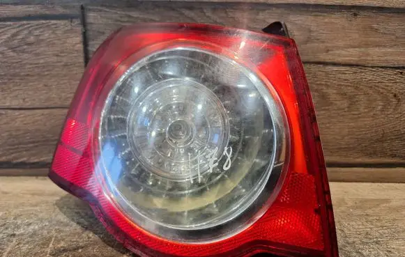 Volkswagen PASSAT B6 Rear/tail lights 275701