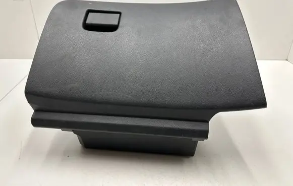 Glove box