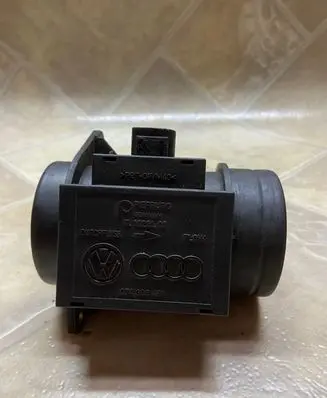Volkswagen Golf IV Mass air flow meter 71822101