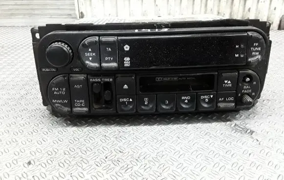 Jeep Grand Cherokee (WJ) Radio/CD/DVD/GPS head unit P04858513AIA