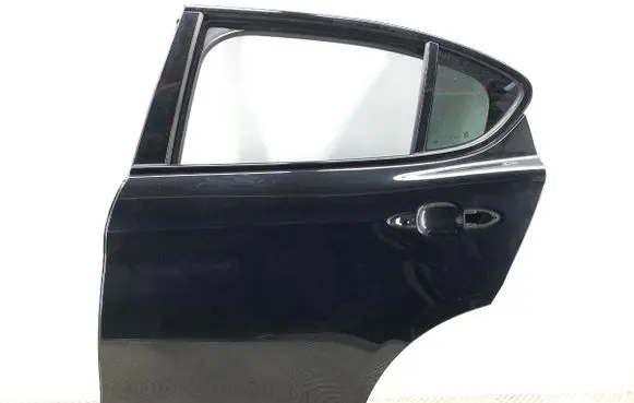 Alfa Romeo Stelvio Rear door 
