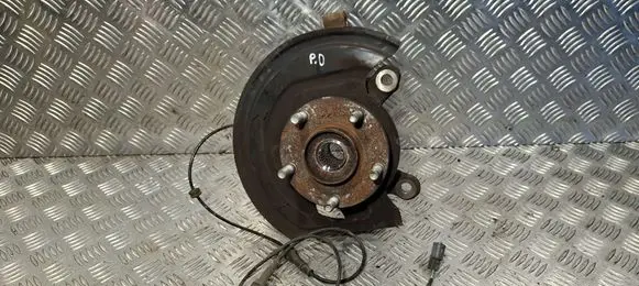 Nissan Juke I F15 Front wheel hub spindle knuckle