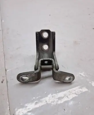 Hyundai Santa Fe Front door upper hinge