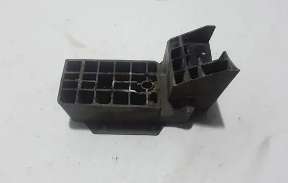 Ford Ranger Fender mounting bracket AB3916164AA