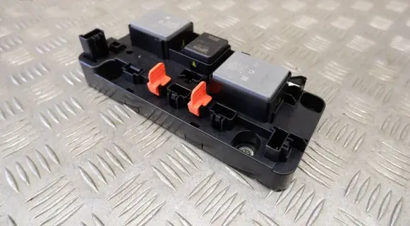 Toyota Corolla E210 E21 Relay mounting block G92Z147070 G384333031 G384148030