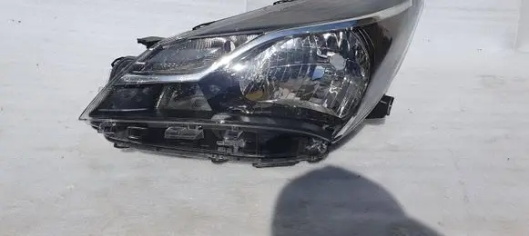 Toyota Yaris Headlight/headlamp