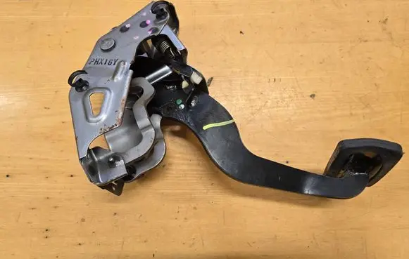 Honda CR-V Brake pedal 