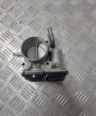 Hyundai Tucson TL Throttle valve 351002B340 583310C19 E1057