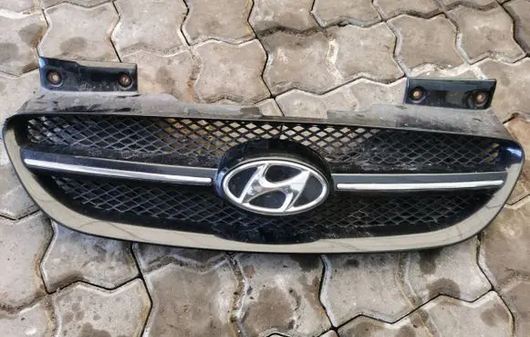 Hyundai Getz Front bumper upper radiator grill 863851C310