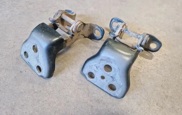 Rear door hinge set
