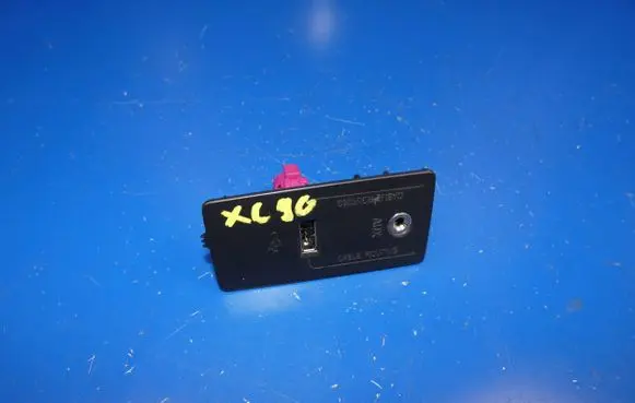 Volvo XC90 USB socket connector 31389705