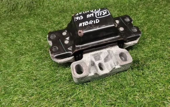 Volkswagen Jetta VI Gearbox mount 5C0199555A 1K0199555