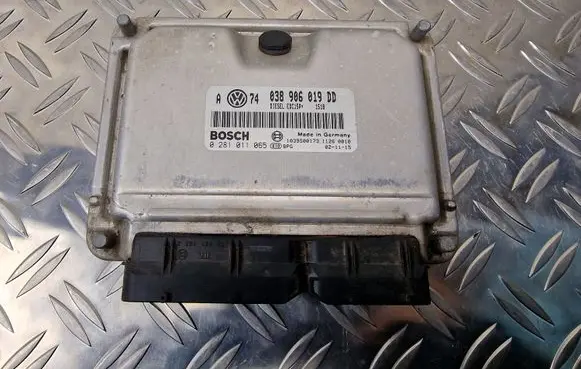 Volkswagen Golf IV Engine control unit/module 038906019DD