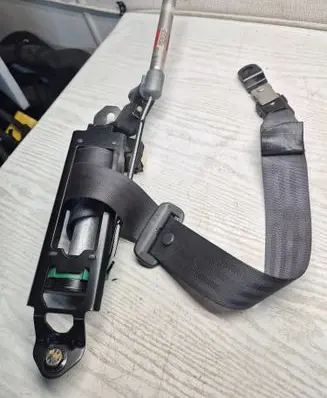 Volvo V70 Front seatbelt 30662993