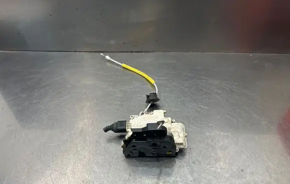 Audi A4 S4 B7 8E 8H Rear door lock 8E0839015AA