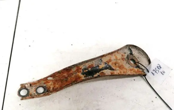 Toyota Avensis T250 Engine mounting bracket