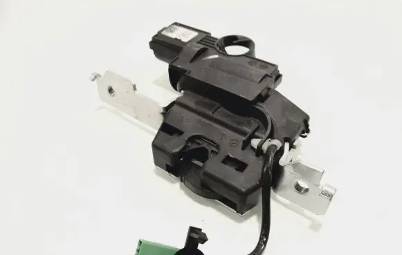 Volvo S90, V90 Seat back rest lock catch 31436463 3084508