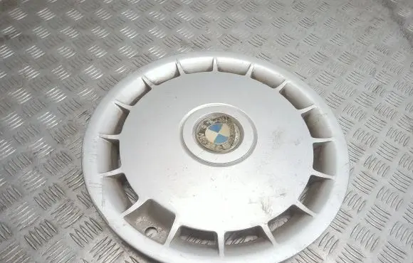 BMW 5 E34 R15 wheel hub/cap/trim 1129843