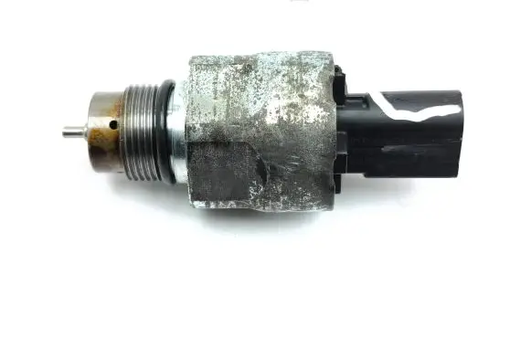 Volkswagen PASSAT B6 Fuel pressure regulator 03L130764A